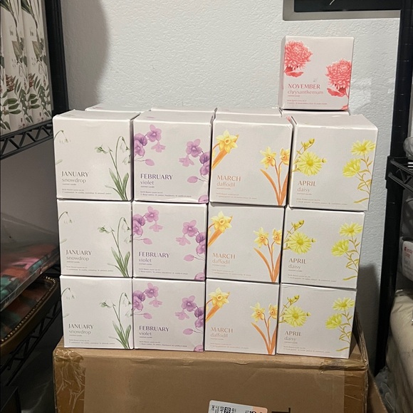 Anthropologie Birth Month Flower Boxed Candle, NIP - Picture 5 of 5